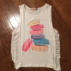 Sleeveless tee with embellished macaroons.